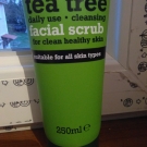 Swatch de Mariie PTK : Facial scrub, Tea tree