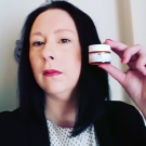 Swatch de Celine56100 : GinZing - Crème Rafraîchissante pour les Yeux, pour Éclaircir et Dégonfler, Origins