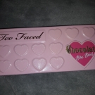 Swatch de Blondie de po : Chocolate Bon Bons, Too Faced