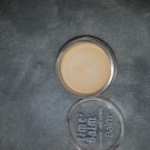 Swatch de Blondie de po : Anticernes time balm, theBalm