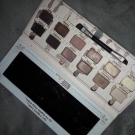 Swatch de Blondie de po : Nude Dude, theBalm