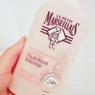 Swatch de pris260388 : Douche baume de soin nutrition intense, Le Petit Marseillais