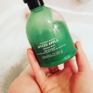 Swatch de pris260388 : Bain Moussant Frosted Berries, The Body Shop