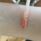 Swatch de lenadfrt : Away We Glow - Illuminateur de Teint Liquide, NYX