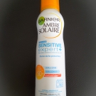 Swatch de Stephy22100 : Brume Toucher Sec Ambre Solaire Sensitive Expert 50, Garnier