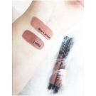 Swatch de Ot_tawa : Everlasting Liquid Lipstick - Rouge à lèvres liquide, KAT VON D BEAUTY