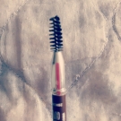 Swatch de Saphyra : Master Shape Crayon à Sourcils, Gemey-Maybelline