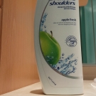 Swatch de Zeyno : Shampooing Antipelliculaire Lisse et Soyeux 2 en 1, Head & Shoulders