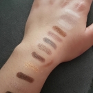 Swatch de Zeyno : Palette ombre à paupières The Nudes, Maybelline New York