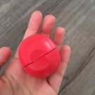 Swatch de jadelre : Baume à Lèvres Smoothie Sphere Lip Balm, Eos