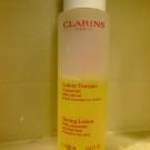 Swatch de A little Sy : Lotion Tonique Sans Alcool Camomille Peaux Sèches ou Normales, Clarins