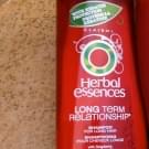 Swatch de A little Sy : Long Term Relationship Conditionner, Herbal Essences