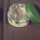 Swatch de Mamzelbene : Baume Corps Fondant Sensuel Vanille Bourbon - Les Plaisirs Nature, Yves Rocher