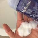 Swatch de Nanalas : Mousse Nettoyante Légère -  Bouquet Floral, Melvita