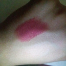 Swatch de Natty : Rouge demi-mat, UNE Natural beauty