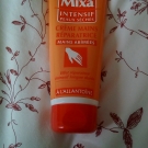 Swatch de Natty : Crème mains réparatrices (mains abimées), Mixa