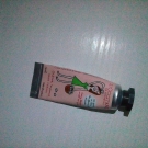 Swatch de Natty : Crème Mains Fleurs de Cerisier, L'Occitane