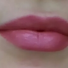 Swatch de Natty : Rouge demi-mat, UNE Natural beauty