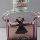 Swatch de Aruasiko : La Petite Robe Noire - Eau de Parfum, Guerlain