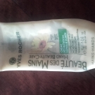 Swatch de Aruasiko : Crème Mains Hydratation Longue Durée, Yves Rocher