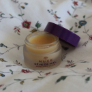 Swatch de cmllgnsln : Baume Lèvres Ultra Nourrissant Rêve de Miel, Nuxe