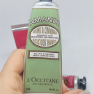 Swatch de cmllgnsln : Crème Mains à Croquer Amande, L'Occitane