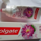 Swatch de cocoiaco : Dentifrice natural extrats soins gencives, Colgate