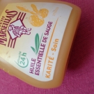 Swatch de mayouko24 : Déodorant Bille Huiles Essentielles Sauge et Fleur d'Oranger, Le Petit Marseillais