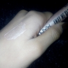 Swatch de Alison : Away We Glow - Illuminateur de Teint Liquide, NYX