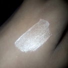 Swatch de Alison : Away We Glow - Illuminateur de Teint Liquide, NYX