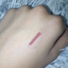 Swatch de Alison : Crayon à lèvres, QiBest