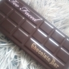 Swatch de Alison : Chocolate bar - Palette de fards à paupières, Too Faced