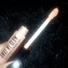 Swatch de Alison : Away We Glow - Illuminateur de Teint Liquide, NYX