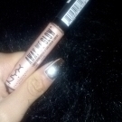 Swatch de Alison : Away We Glow - Illuminateur de Teint Liquide, NYX