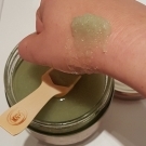 Swatch de L’étincelle de Jess : Gommage aux sels de la Mer Morte, Sabon