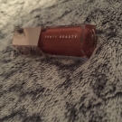 Swatch de nanou33 : Gloss Bomb Universal Lip Luminizer - Enlumineur à Lèvres Universel, Fenty Beauty by Rihanna