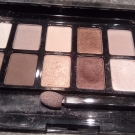 Swatch de Claire.agt : Palette ombre à paupières The Nudes, Maybelline New York