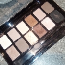 Swatch de Claire.agt : Palette ombre à paupières The Nudes, Maybelline New York