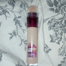 Swatch de Claire.agt : Instant Anti Age l'Effaceur Yeux, Maybelline New York