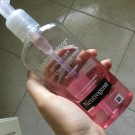 Swatch de Jennyfer❤️ : Gel Nettoyant Pamplemousse Rose Visibly Clear, Neutrogena