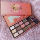 Swatch de Mzelle Cupcake : Sweet Peach Palette de fards à paupières, Too Faced