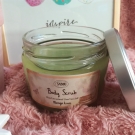 Swatch de Mzelle Cupcake : Gommage aux sels de la Mer Morte, Sabon