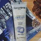 Swatch de It's Blossom Tea : Gommage corps noix de coco, Blancrème