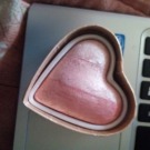 Swatch de Azrou6823 : I Heart Makeup Blushing Hearts, Makeup Revolution