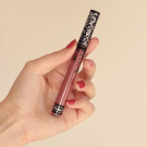 Swatch de Laetitianobody : Everlasting Liquid Lipstick - Rouge à lèvres liquide, KAT VON D BEAUTY
