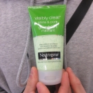Swatch de joyblot : Gel Exfoliant Matifiant Visibly Clear Shine & Pore, Neutrogena