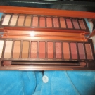 Swatch de joyblot : Naked Heat Palette de fards à paupières, Urban Decay