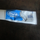 Swatch de joyblot : Oral B complète / Extra white, Oral b