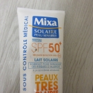 Swatch de joyblot : Mixa Solaire Peau Sensible Visage et Corps Crème Indice SPF 50, Mixa
