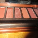 Swatch de joyblot : Naked Heat Palette de fards à paupières, Urban Decay